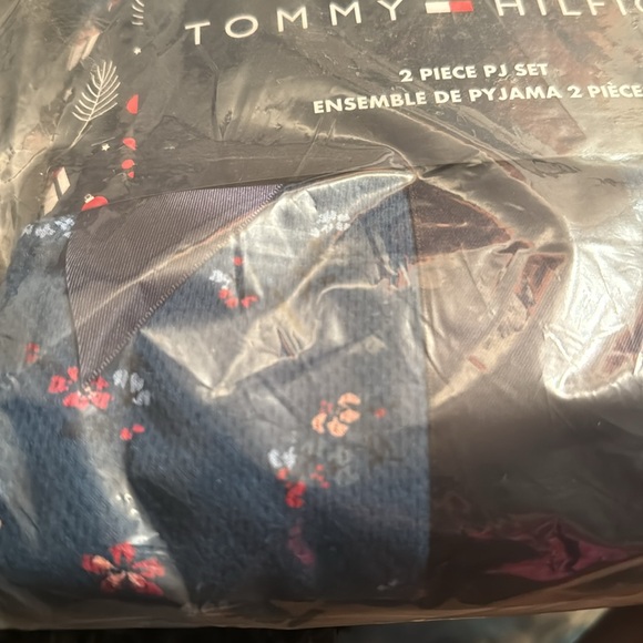 Tommy Hilfiger classic 2 piece pj sets - Picture 4 of 4
